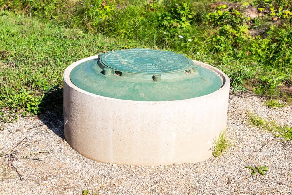 Sewer,Manhole,Of,Rural,Septic,Tank,With,Green,Plastic,Cover,